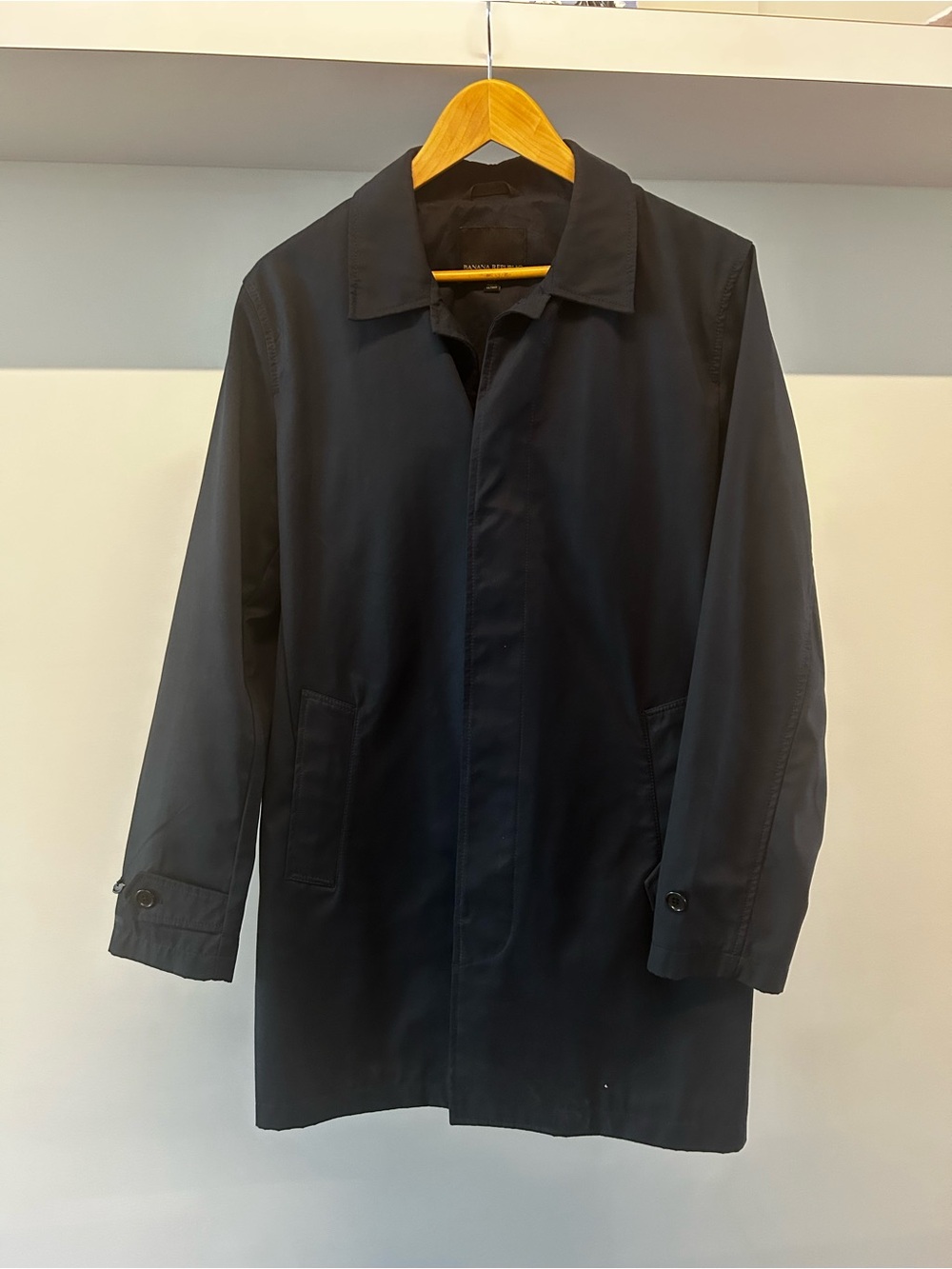 Banana Republic Men's Dark Navy Lightweight Trench Coat - men’s size medium
